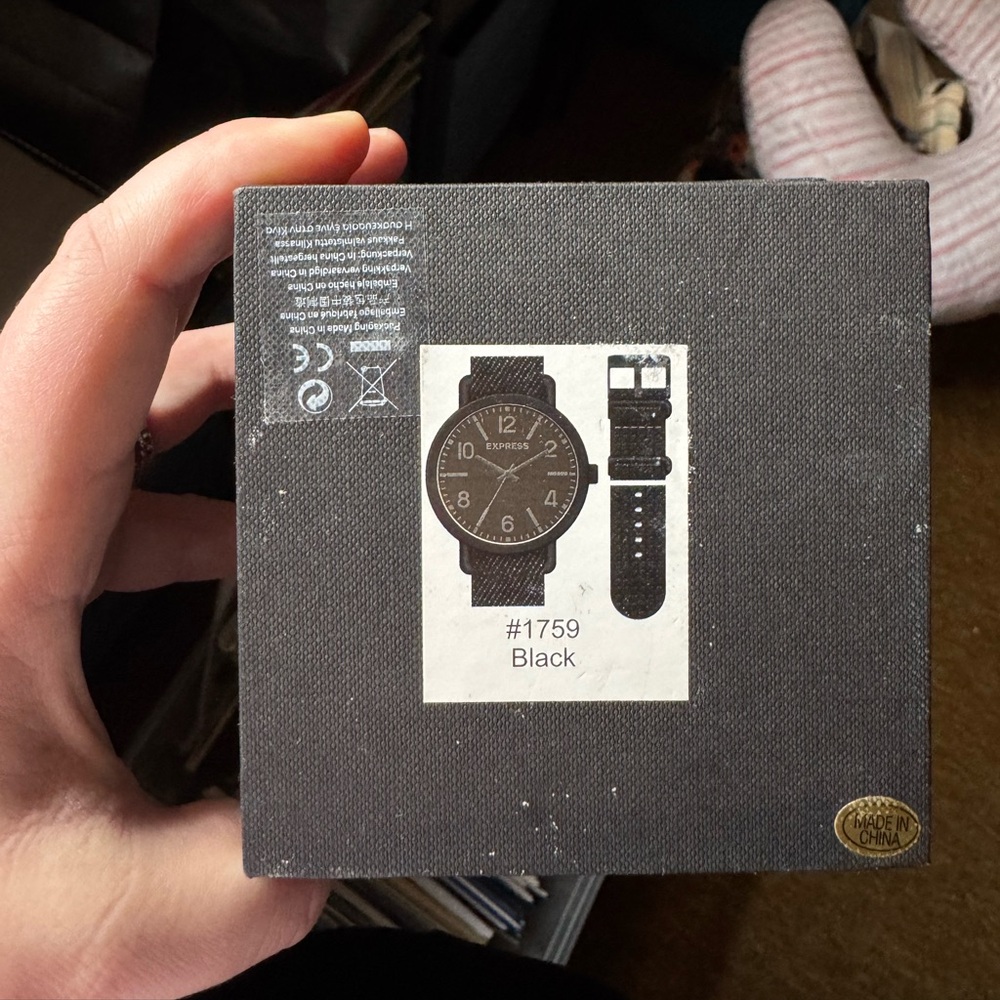 EXPRESS mens watch with extra band - Picture 13 of 13